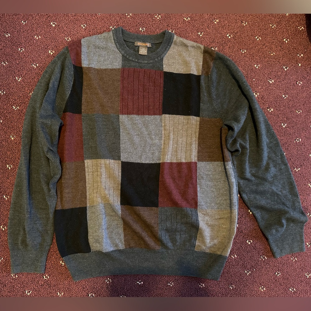 Men’s Dockers gray colorblock sweater, size large, smoke free home